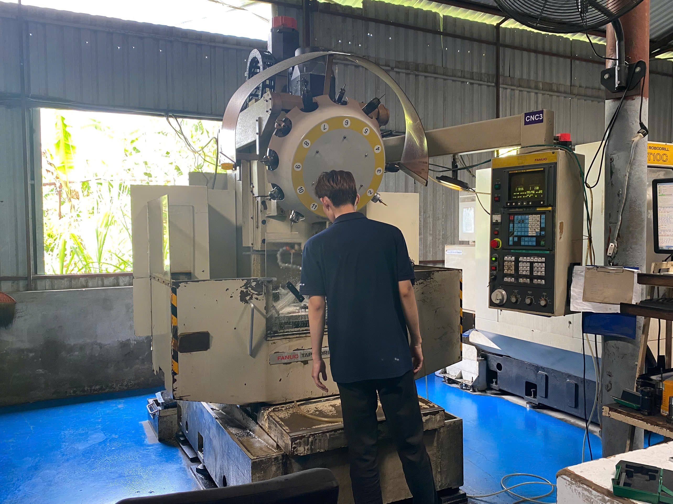 CNC milling machine 4